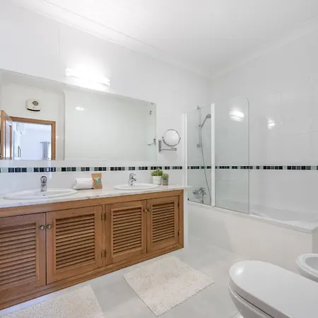 Ruby Βίλα Budens